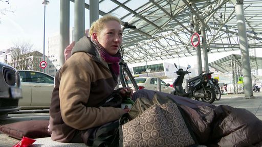 Die heroinabhängige Ela (35) ist bereits seit mehr als einem Jahr
obdachlos. Aktuell schläft die 35-Jährige am Dortmunder Hauptbahnhof
auf der Straße. / Die Verwendung dieses Bildes für redaktionelle
Zwecke ist unter Beachtung aller mitgeteilten Nutzungsbedingungen
zulässig und dann auch honorarfrei. Veröffentlichung ausschließlich
mit Bildrechte-Hinweis.