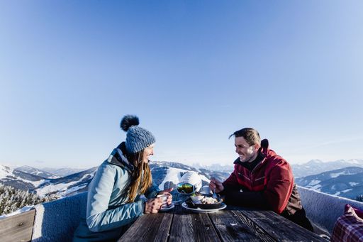  Die Gastgeber von „Genuss Reisen“ begeistern Gäste
im Winter mit speziellen Genussangeboten beim Ski-Genuss für die
kulinarische Reisedestination Österreich:
www.genussreisen-oesterreich.at/ski-genuss-kreativitaet-2023.
Fotocredit: Ski Amadé Abdruck honorarfrei!