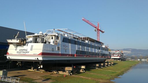  Drei Schiffe von Österreichs größtem und
traditionsreichstem Binnenschifffahrtsunternehmen werden in der
Linzer Werft umfangreichen Wartungsarbeiten unterzogen.