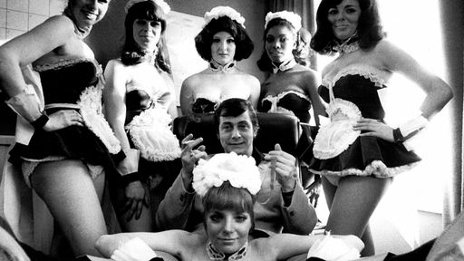 Die neue Doku-Serie "Secrets of Penthouse - Sex, Macht,
Ausbeutung" widmet sich Aufstieg und Fall des
"Penthouse"-Gründers Bob Guccione (Foto: Bob Guccione mit
einigen seiner "Penthouse Pets"). Der True-Crime-Sender
Crime + Investigation zeigt das Format am 10. und 17. Januar 2024 in
deutscher Erstausstrahlung. / Die Verwendung dieses Bildes für
redaktionelle Zwecke ist unter Beachtung aller mitgeteilten
Nutzungsbedingungen zulässig und dann auch honorarfrei.
Veröffentlichung ausschließlich mit Bildrechte-Hinweis.