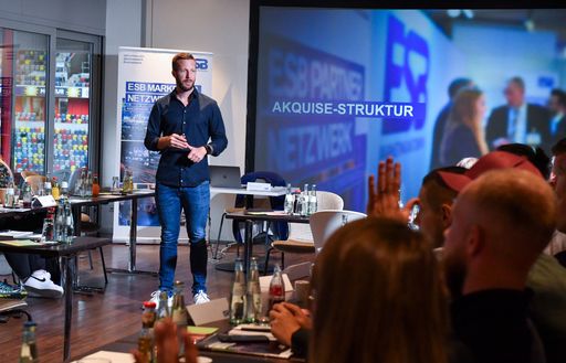  Anhand zahlreicher Case-Studies und einer jahrelang erprobten
Methodik werden in diesem Workshop die wichtigsten Grundlagen für
die erfolgreiche Sponsoring Vermarktung für Tourismusregionen mit
Sportbezug vermittelt. / Die Verwendung dieses Bildes für
redaktionelle Zwecke ist unter Beachtung aller mitgeteilten
Nutzungsbedingungen zulässig und dann auch honorarfrei.
Veröffentlichung ausschließlich mit Bildrechte-Hinweis.