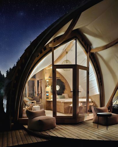 STROHBOID Mountain Chalet bei Nacht