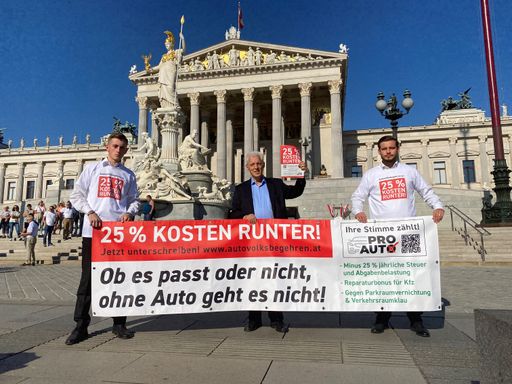 Autovolksbegehren - Transparent vorm Parlament