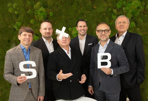 Vorschau Bild von alle 6 Vorstände der S+B Gruppe AG mit Buchstaben