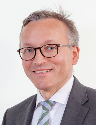 Vorschau Bild von BILD zu OTS - Der derzeitige kaufmännische
Geschäftsführer der AGES Dr. Anton Reinl wurde für weitere 5 Jahre
bestätigt.