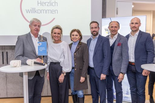 Landeshauptmann-Stv. Stefan Schnöll präsentiert
„Salzburger Land- die weltmeisterliche Tourismus- und Skiregion“
