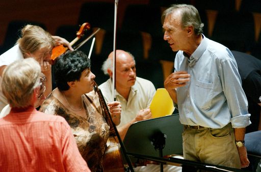 Vorschau Bild von Abbado dirigiert Mahlers "Auferstehungs-Symphonie". /
Honorarfreie Verwendung nur im Zusammenhang mit genannter Sendung
und bei folgender Nennung "Bild: Sendeanstalt/Copyright".
Andere Verwendungen nur nach vorheriger Absprache:
ARTE-Bildredaktion, Silke Wölk, Tel.: +33 3 90 14 22 25, E-Mail:
bildredaktion@arte.tv / Die Verwendung dieses Bildes für
redaktionelle Zwecke ist unter Beachtung aller mitgeteilten
Nutzungsbedingungen zulässig und dann auch honorarfrei.
Veröffentlichung ausschließlich mit Bildrechte-Hinweis.