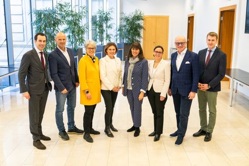 Der neue Aufsichtsrat der Österreich Werbung;
v.l.n.r.: Martin Winkler, Hubert Siller, Petra Bohuslav, Susanne
Kraus-Winkler, Martha Schultz, Ulrike Rauch-Keschmann, Robert
Seeber, Johannes Siter; nicht am Bild: Mario Pulker