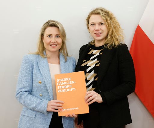 Familienbund-Präsidentin beim Austausch mit
Familienministerin Susanne Raab, bei dem auch die Stärkung der
Väterrolle ein zentrales Thema war