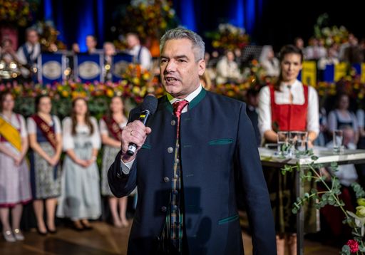 Vorschau Bild von Bundeskanzler Karl Nehammer eröffnete den 80. NÖ
Bauernbundball.