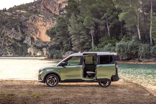 Vorschau Bild von Starkes Design außen und viel Platz innen: Der neue Ford Tourneo
Courier überzeugt im Alltagsgebrauch und im Freizeiteinsatz. / Die
Verwendung dieses Bildes für redaktionelle Zwecke ist unter
Beachtung aller mitgeteilten Nutzungsbedingungen zulässig und dann
auch honorarfrei. Veröffentlichung ausschließlich mit
Bildrechte-Hinweis.