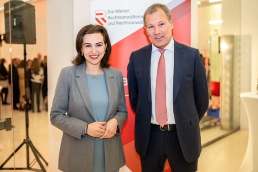 Bundesministerin für Justiz Dr. Alma Zadic
gemeinsam mit RAK Wien Präsident Dr. Michael Rohregger.