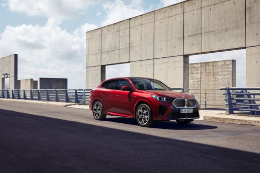 im Bild: Der erste BMW iX2 xDrive30