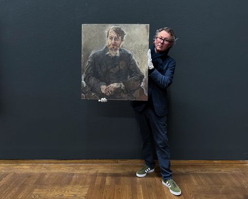 Leopold Museum Direktor Hans-Peter Wipplinger mit
der großzügigen Schenkung einer Wiener Mäzenin an das Leopold
Museum, dem Gemälde Max Oppenheimer 1885–1954, Bildnis Arthur
Schnitzler, 1911, Öl auf Leinwand, 80,3 x 71,9 cm, Leopold Museum,
Wien, LM 7352