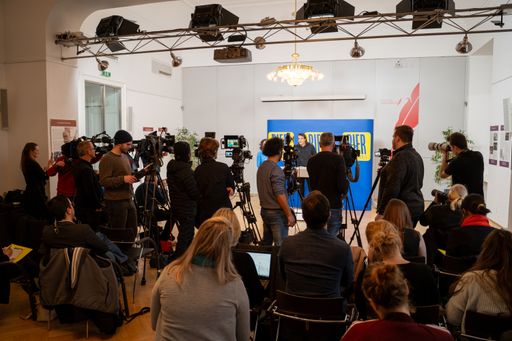 Vorschau Bild von In der heutigen Pressekonferenz im Presseclub
Concordia kündigte der Parteivorsitzende der Bierpartei, Dominik
Wlazny, an, dass die Bierpartei zur Nationalratswahl 2024 antreten
will.