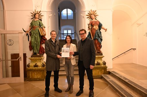 Michaela Vogl (Standortmanagerin der Elisabethinen
Wien-Mitte), Wolfgang Kradischnig (Geschäftsführer in der DELTA
Gruppe), Markus Hiden (Geschäftsführer Delta Pods Architects)