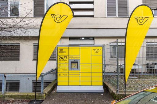 Vorschau Bild von In der Linzer Anastasius-Grün-Straße 5 wurde
österreichweit die erste Telefonzelle gegen eine neue Post-Station
zur Abholung von Paketen ausgetauscht