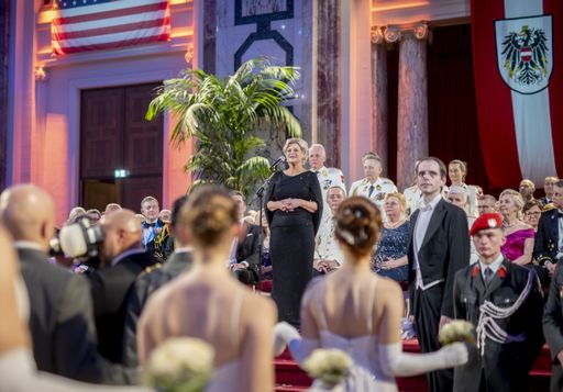 Verteidigungsministerin Klaudia Tanner eröffnet den 75. Ball der
Offiziere in der Wiener Hofburg