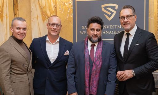  v.l.n.r.: Ing. Miro Tosic, Ing. Christian Höbart,
Adnan A. Khan, Heinz-Christian Strache