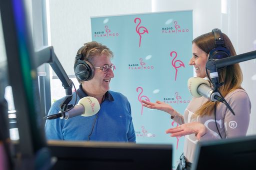 Vorschau Bild von BioBienenApfel-Initiator Manfred Hohensinner mit
Radio Flamingo Moderatorin Karin Kraber im Interview