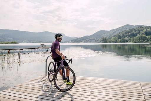  Das Wörthersee Gravel Race startet direkt am
türkisblauen Wörthersee.