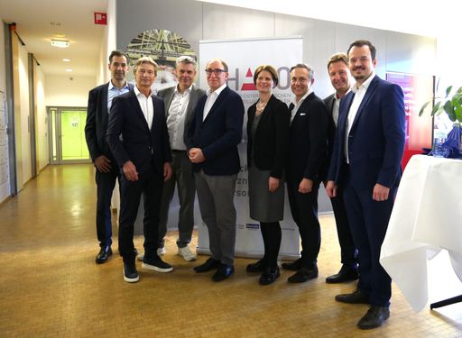  V.l.n.r.: Dr. Andreas Janka (Herba Chemosan
Apotheker-AG) Dr. Andreas Windischbauer (Herba Chemosan
Apotheker-AG) Thomas Brosch (Kwizda Pharmahandel GmbH) BM Johannes
Rauch (Bundesministerium für Soziales, Gesundheit, Pflege und
Konsumentenschutz) Dr. Monika Vögele (PHAGO) Mag. Maximilian von
Künsberg Sarre (Herba Chemosan Apotheker-AG) Gerhard Waberer
(PHOENIX Arzneiwarengroßhandlung GmbH Dr. Christoph Markmann
(PHOENIX Arzneiwarengroßhandlung GmbH