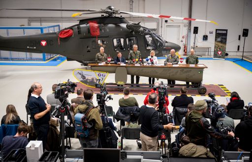 Vorschau Bild von Verteidigungsministerin Klaudia Tanner informierte
über die neuen Hubschrauber AW169 Leonardo in Aigen im Ennstal