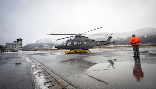Vorschau Bild von Verteidigungsministerin Klaudia Tanner informiert
über die neuen Hubschrauber AW 169 Leonardo in Aigen im Ennstal