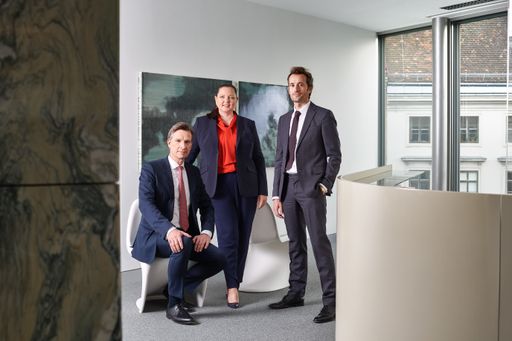  Seit 2019 lenkt das erfahrene Trio in dieser Konstellation
erfolgreich die Geschicke von DORDA, mit klarem Fokus auf
Innovation, neuen Technologien und nachhaltigem Wirtschaften.