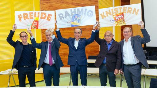  Die Marke hoch(halten) v.l.n.r. Jürgen Vanicek
(DMB.), Josef Braunshofer (Präsident des MAV), Günther Thumser
(Geschäftsführer des MAV), Mariusz Jan Demner (DMB.) und Werner
Beutelmeyer (Market Institut)