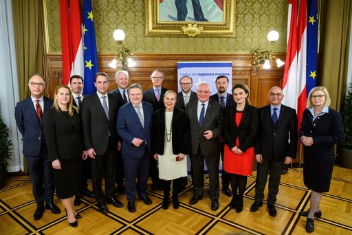 IRE Neujahrsempfang 2024 mit Bürgermeister Michael
Ludwig, LH a.D. Franz Schausberger gemeinsam mit inländischen und
ausländischen Botschafterinnen und Botschaftern.