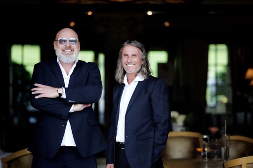  Ulrich Reutner – CEO exceet Card Group, Robert
Wolny – COO exceet Card Group.