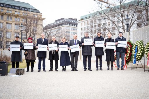  #WeRemember: Gemeinsames Gedenken anlässlich des
Internationalen Holocaust Gedenktags der IKG gemeinsam mit
Vertretern der Roma, der Staatsspitze und demokratischen Opposition.