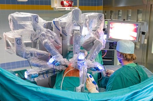 OP Roboter im Einsatz bei einer Prostatakrebsoperation