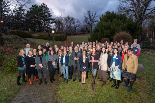 Vorschau Bild von Jahresauftakt 2024 der RTK Round Table
Konferenzhotels: Ausstellerinnen und Aussteller aus über 40
Seminarhotels, Eventlocations und Partnerbetrieben präsentierten
ihre Angebote.