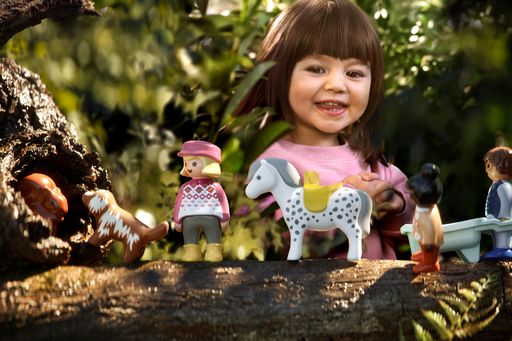 Playmobil hat mit Jahresbeginn 2024 die Produktion aller Artikel
im Kleinkindportfolio von klassischen, fossilbasierten auf
pflanzenbasierte Materialien umgestellt. Gleichzeitig bekommt das
Kleinkindsortiment einen neuen Namen und einen neuen Look. Aus
Playmobil 1.2.3 wird Playmobil Junior. / Die Verwendung dieses
Bildes für redaktionelle Zwecke ist unter Beachtung aller
mitgeteilten Nutzungsbedingungen zulässig und dann auch honorarfrei.
Veröffentlichung ausschließlich mit Bildrechte-Hinweis.