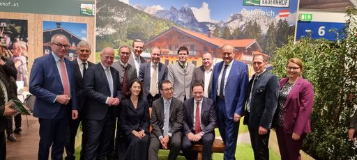  Die Agrar-Spitzen aus Österreich und Deutschland
treffen sich auf dem Stand von Urlaub am Bauernhof.