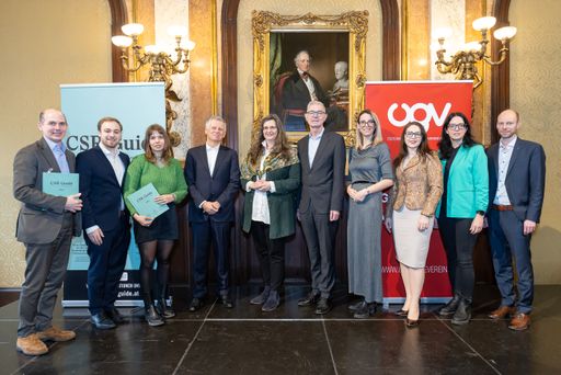  Der im medianet Verlag erschienene CSR Guide 2024 wurde gestern
beim Österreichischen Gewerbeverein im Wiener Palais Eschenbach der
Öffentlichkeit vorgestellt. Die 15. Ausgabe des Jahresbuchs ist das
Nachschlagewerk für Österreichs nachhaltige Unternehmen und all
jene, denen Corporate Social Responsibility ein Anliegen ist.