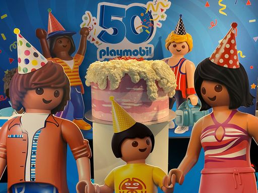  Zahlreiche internationale Gäste besuchten Playmobil auf der
Spielwarenmesse und ließen sich vom Jubiläumsmotto &quot;Join the
party!&quot; mitreißen. / Die Verwendung dieses Bildes für
redaktionelle Zwecke ist unter Beachtung aller mitgeteilten
Nutzungsbedingungen zulässig und dann auch honorarfrei.
Veröffentlichung ausschließlich mit Bildrechte-Hinweis.