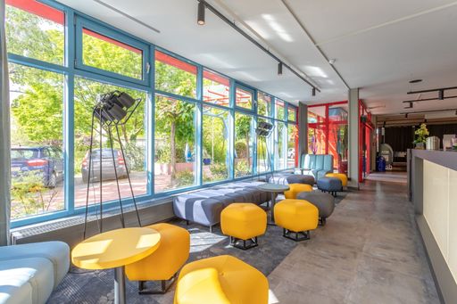 Vorschau Bild von Die sonnengeflutete Lounge des a&o Hostel Berlin
Kolumbus