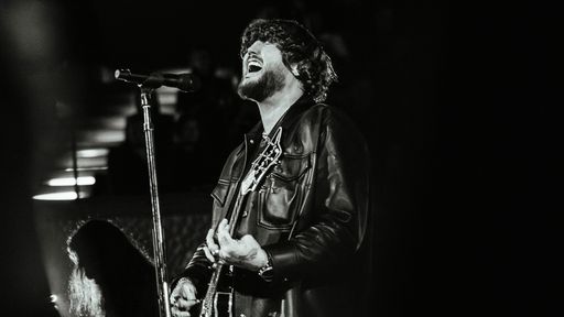 Vorschau Bild von James Arthur Black & White in der Elbphilharmonie / Die
Verwendung dieses Bildes für redaktionelle Zwecke ist unter
Beachtung aller mitgeteilten Nutzungsbedingungen zulässig und dann
auch honorarfrei. Veröffentlichung ausschließlich mit
Bildrechte-Hinweis.