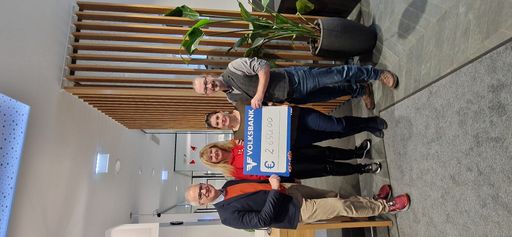 Vorschau Bild von v. l.: Dir. KR Wolfgang Layr und Christiane Spiegl
(VOLKSBANK WIEN AG), Michaela Jeitler und Gabor Weiss-Izay
(Schottenhof) © VOLKSBANK WIEN AG