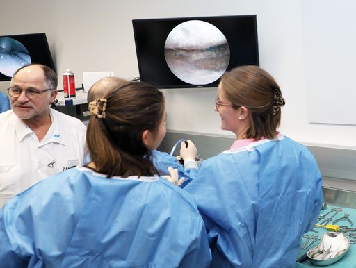 Vorschau Bild von Fortbildung im Fokus: AUVA-Unfallkrankenhaus Linz
fördert Arthroskopie-Neulinge