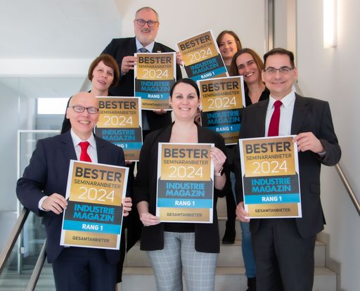 Die TÜV AUSTRIA Akademie wurde zum 3. Mal als
bester Seminaranbieter in der Kategorie Gesamtanbieter gekürt:
(v.l.n.r.): Mag. (FH) Christian Bayer, Geschäftsführer TÜV AUSTRIA
Akademie, Alessandra Töpfer, Leiterin TÜV AUSTRIA Akademie
Standorte, DI (FH) Andreas Dvorak, Geschäftsführer TÜV AUSTRIA
Akademie, Susanne Kolm, Leiterin In-House Training, Thomas
Rochowansky, MBA, Leiter Lerndienstleistungen, Corinna Wölfer, BSc,
Global Product Manager Training, DI Mariella Steininger, Leiterin
TÜV AUSTRIA Akademie Marketing, IT, Fachverlag & E-Learning