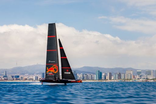 AC75 Training in Barcelona: Die Schweizer Badmarke
LAUFEN unterstützt das Alinghi Red Bull Racing Team beim
diesjährigen America’s Cup als offizieller Sponsor.