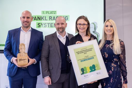  Pankl Racing Systems bei der Verleihung, v.r.
Harald Egger, Head of HR & Legal, Christoph Prattes, COO Pankl
Racing Systems, Ana Cukic (Employer Branding & Digital), Daniela
Grassauer (Teamlead Marketing)