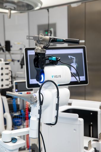 Vorschau Bild von Der Velys-Orthopädieroboter sorgt für Zehntel
Millimeter genaue Schnitte