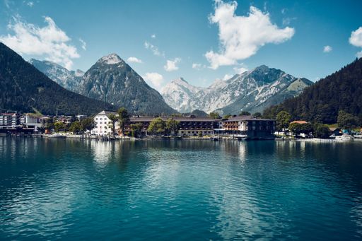  Das Travel Charme Fürstenhaus am Achensee/Tirol gehört künftig
zur DSR Hotel Holding ©Arne Nagel / Die Verwendung dieses Bildes für
redaktionelle Zwecke ist unter Beachtung aller mitgeteilten
Nutzungsbedingungen zulässig und dann auch honorarfrei.
Veröffentlichung ausschließlich mit Bildrechte-Hinweis.