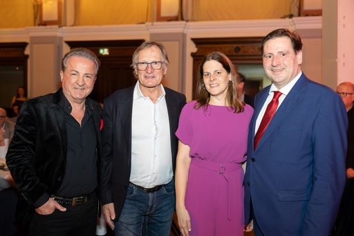 Vorschau Bild von Beste Unterhaltung für den guten Zweck gab es bei der großen
Abendgala im Casino Baden.