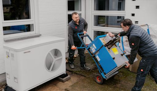 "Die hohen staatlichen Fördergelder in Österreich sind ein
starkes Argument für den Wechsel auf klimaschonende
Heiztechnik", sagt Thomas Mader, Geschäftsführer des Haus- und
Systemtechnikherstellers Stiebel Eltron Österreich. / Die Verwendung
dieses Bildes für redaktionelle Zwecke ist unter Beachtung aller
mitgeteilten Nutzungsbedingungen zulässig und dann auch honorarfrei.
Veröffentlichung ausschließlich mit Bildrechte-Hinweis.